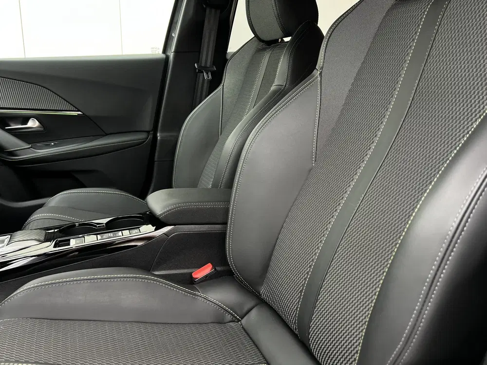 Peugeot 2008 PureTech 130 GT EAT8 Automaat uit 2024, foto 7