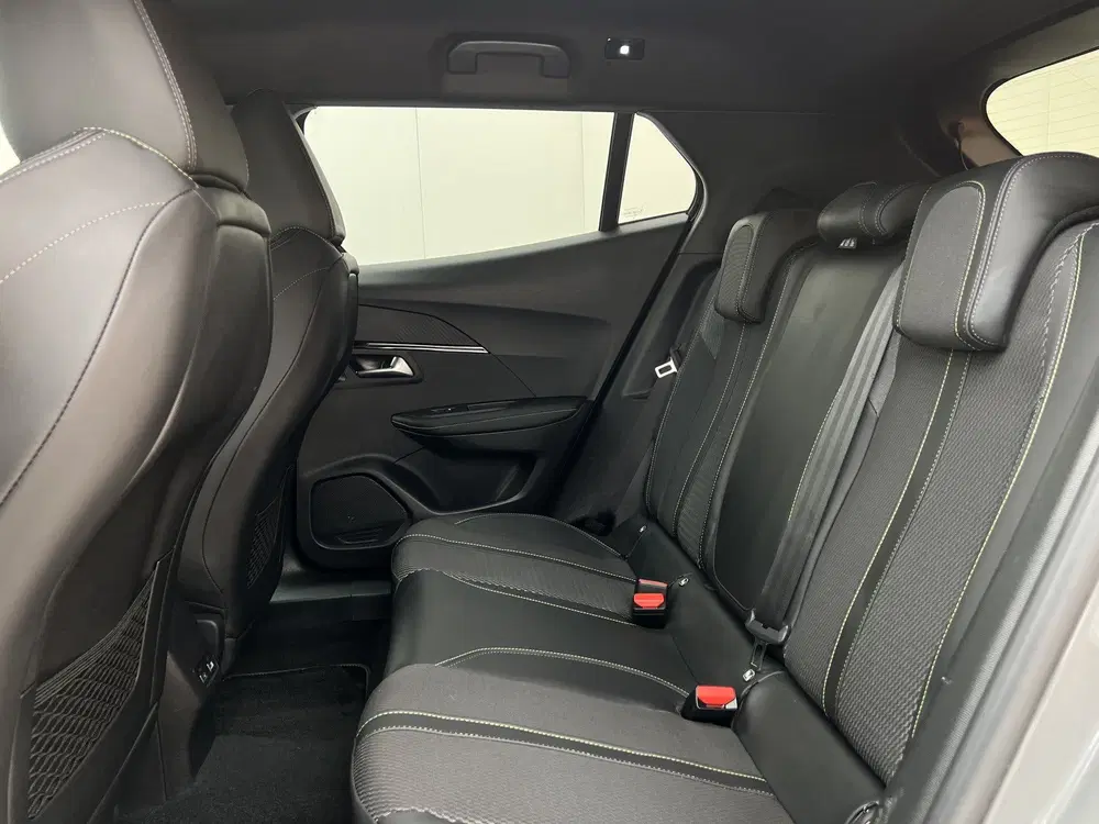 Peugeot 2008 PureTech 130 GT EAT8 Automaat uit 2024, foto 8