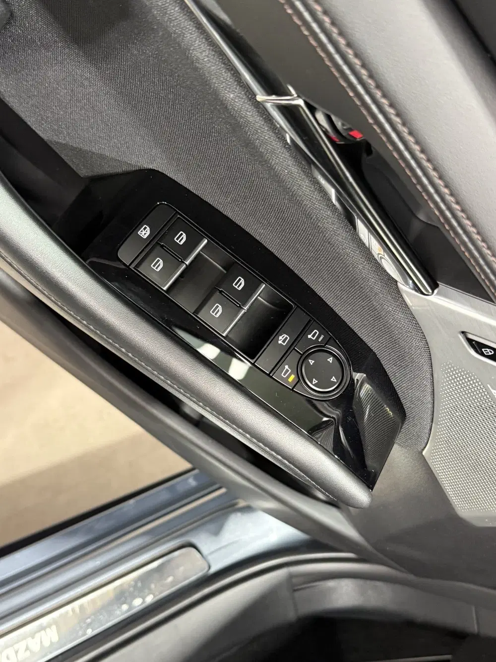 Mazda 3 2.5 e-SkyActiv-G M Hybrid 140 Exclusive-li uit 2026, foto 13