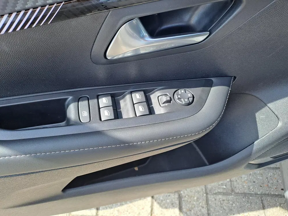 Peugeot 208 1.2 Hybrid 110 e-DCS6 Allure uit 2026, foto 11
