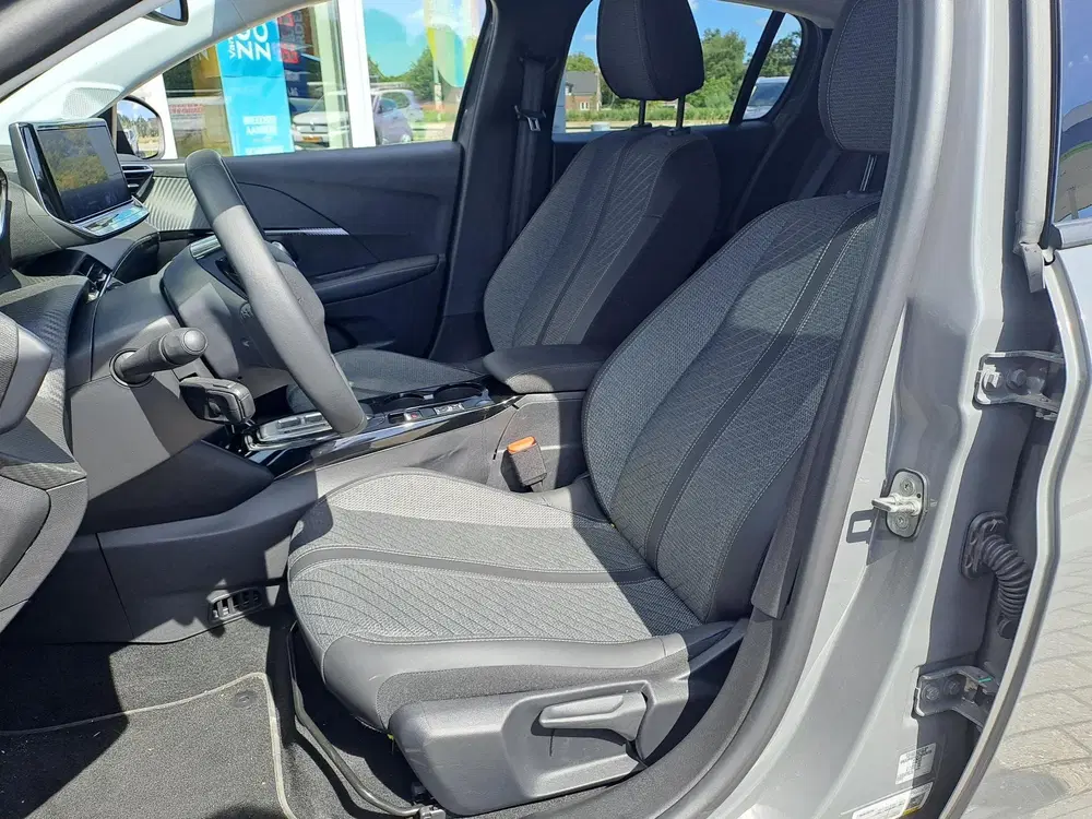 Peugeot 208 1.2 Hybrid 110 e-DCS6 Allure uit 2026, foto 2