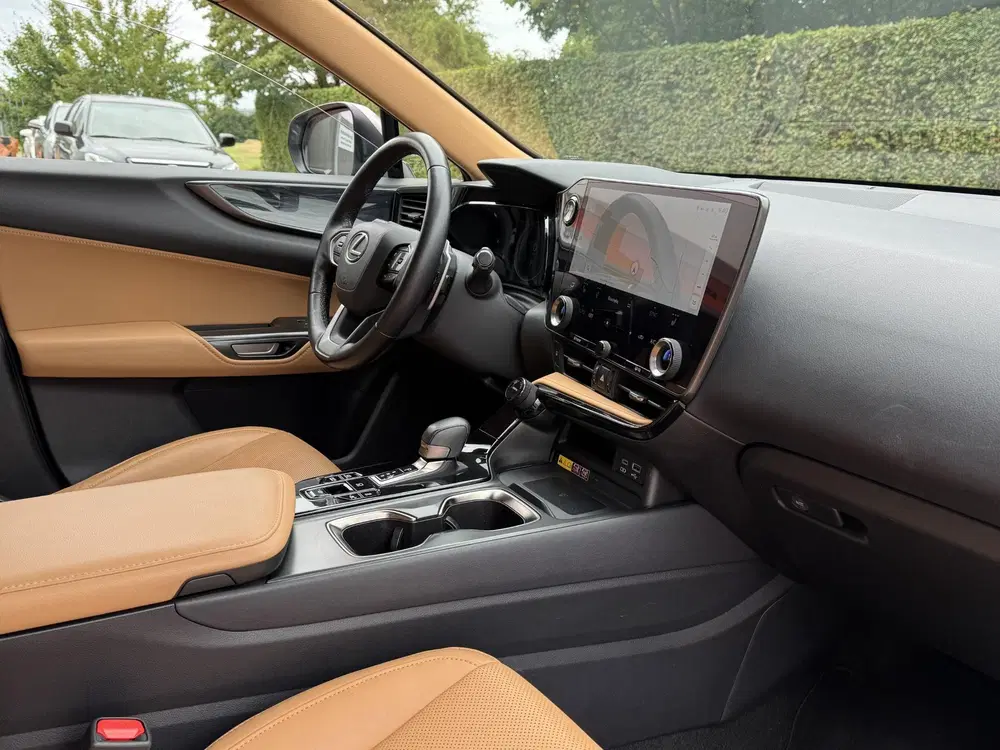 Lexus NX 450h+ AWD 360cam Trekhaak Dealer onderhoud uit 2022, foto 12