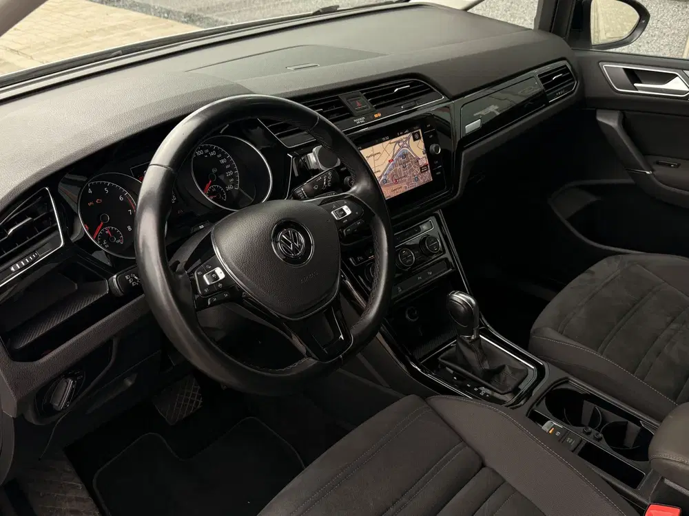 Volkswagen Touran 1.5 TSI Highline Business R 7p uit 2019, foto 2