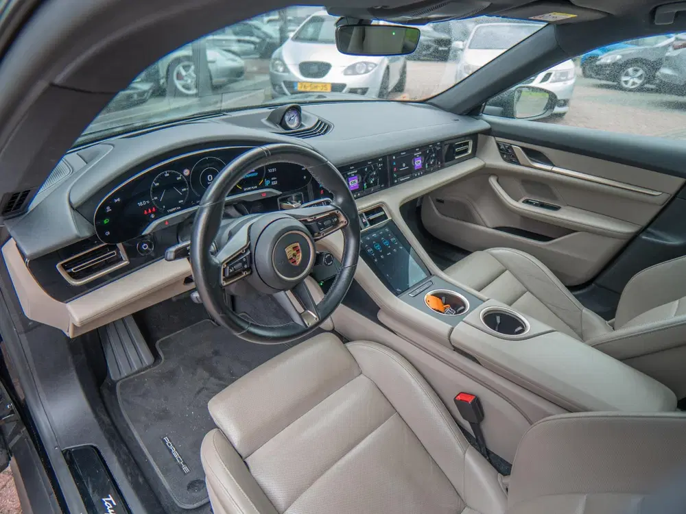 Porsche Taycan Performance 84 kWh uit 2021, foto 13