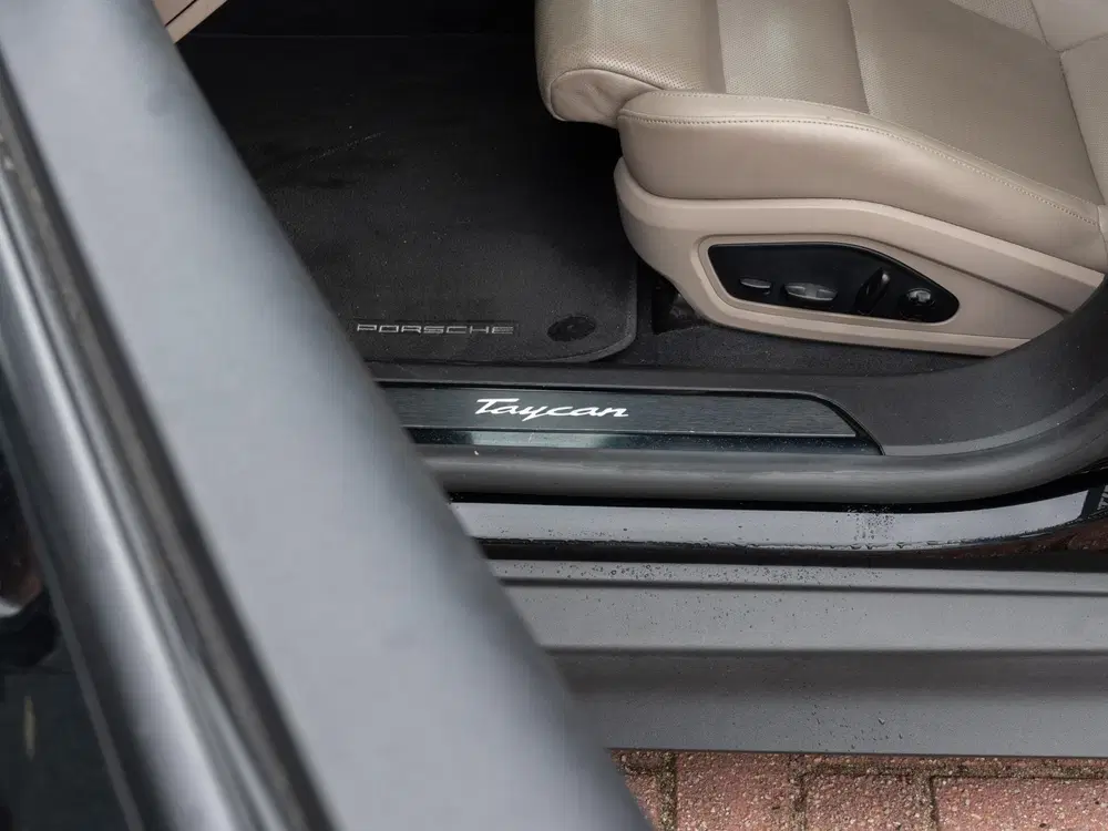 Porsche Taycan Performance 84 kWh uit 2021, foto 15