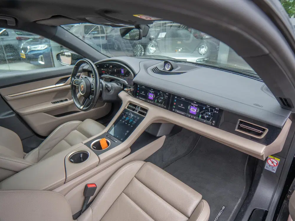 Porsche Taycan Performance 84 kWh uit 2021, foto 6