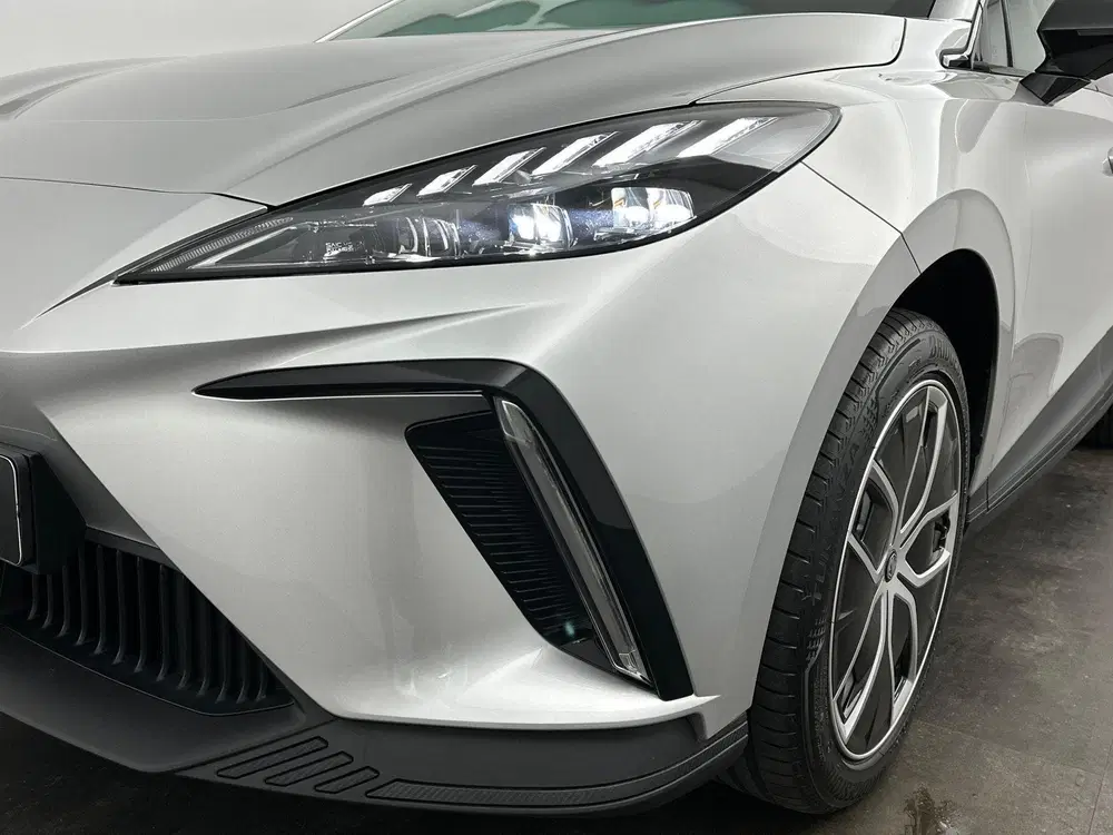 MG MG4 Trophy Extended Range 77 kWh uit 2025, foto 4
