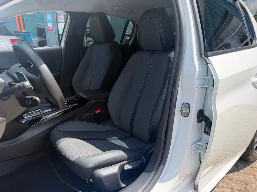 Peugeot 208 1.2 PureTech Allure Pack Airco Cruise Navi uit 2023, foto 10