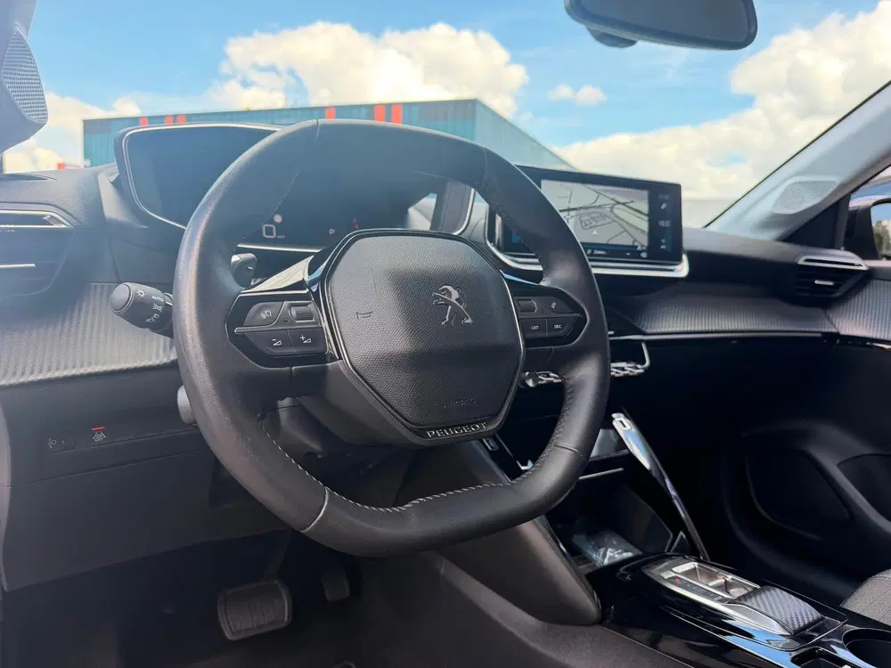 Peugeot 208 1.2 PureTech Allure Pack Airco Cruise Navi uit 2023, foto 5