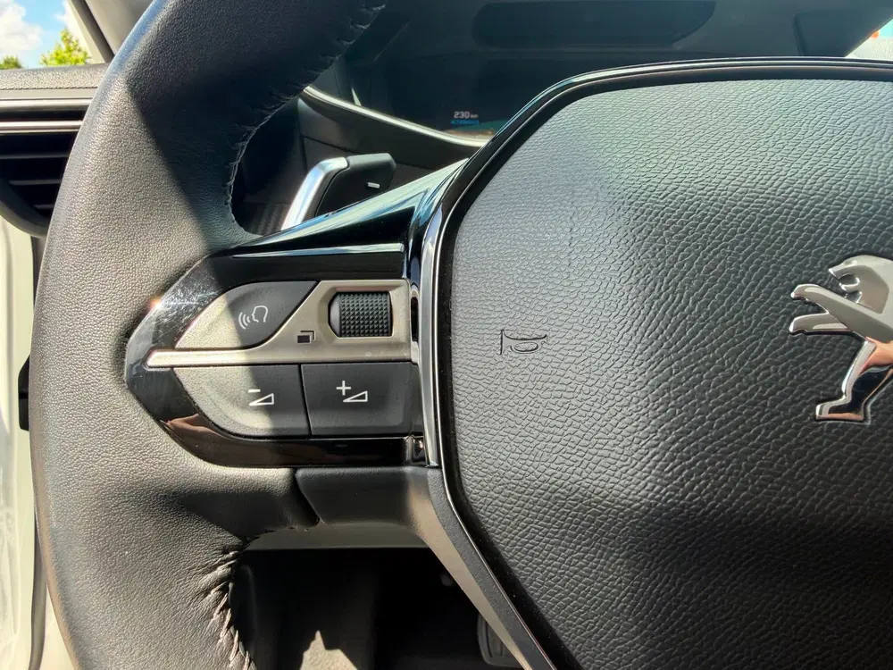 Peugeot 208 1.2 PureTech Allure Pack Airco Cruise Navi uit 2023, foto 6