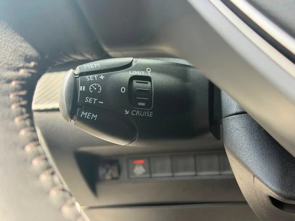Peugeot 208 1.2 PureTech Allure Pack Airco Cruise Navi uit 2023, foto 8
