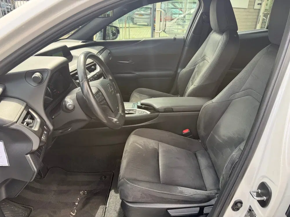 Lexus UX 250h Hybrid Automaat 184pk Business Line uit 2020, foto 13