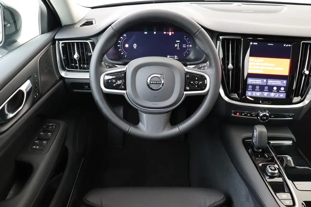 Volvo V60 T8 PLUG-IN HYBRID AWD PLUS PERFORMANCE ED. uit 2026, foto 2
