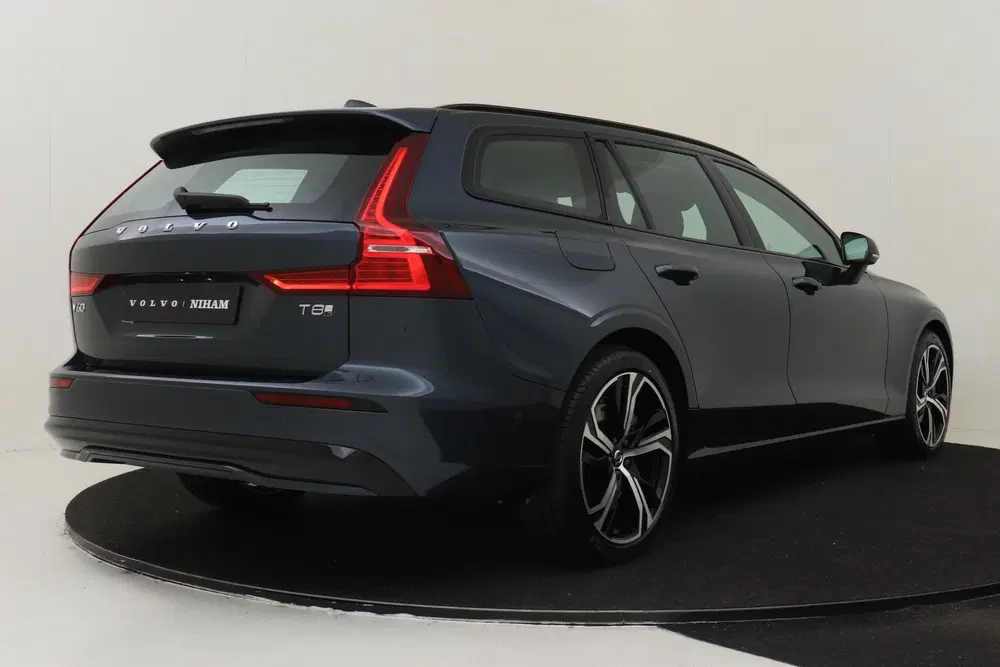 Volvo V60 T8 PLUG-IN HYBRID AWD PLUS PERFORMANCE ED. uit 2026, foto 3