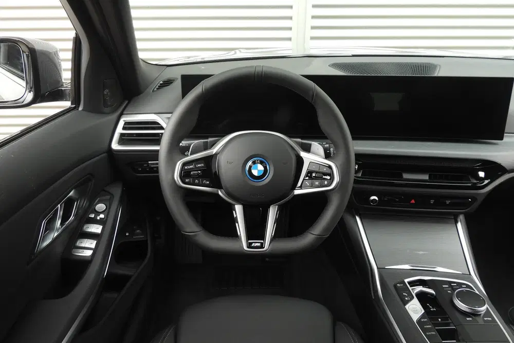 BMW 3-serie 330e M Sport Automaat uit 2026, foto 2