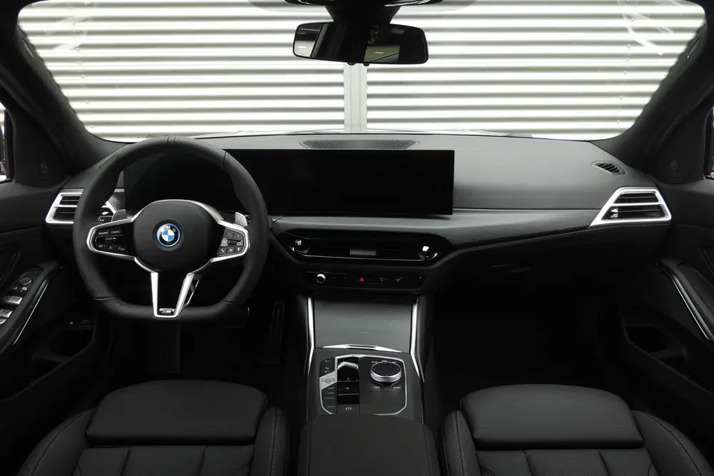 BMW 3-serie 330e M Sport Automaat uit 2026, foto 3