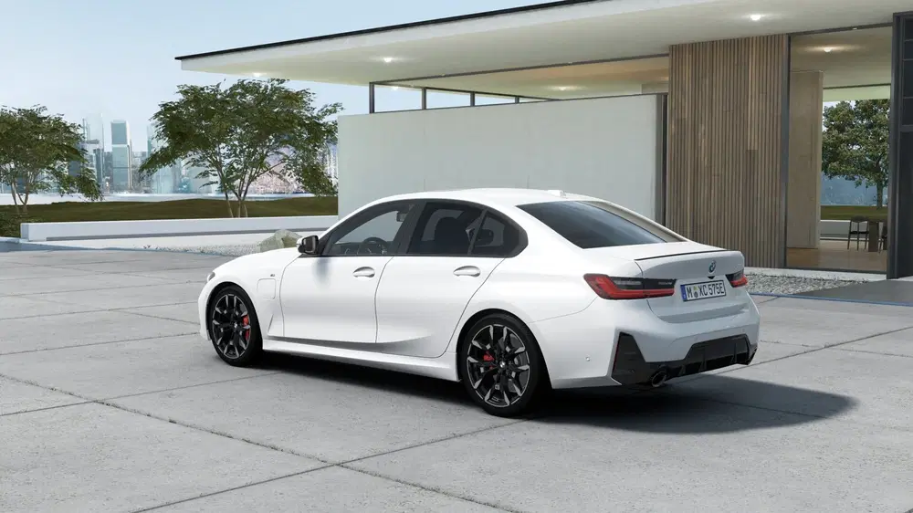 BMW 3-serie 330e M Sport Automaat uit 2026, foto 2