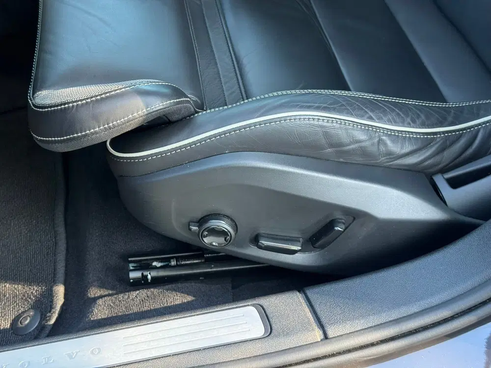Volvo S60 2.0 B4 Plus Dark uit 2024, foto 14