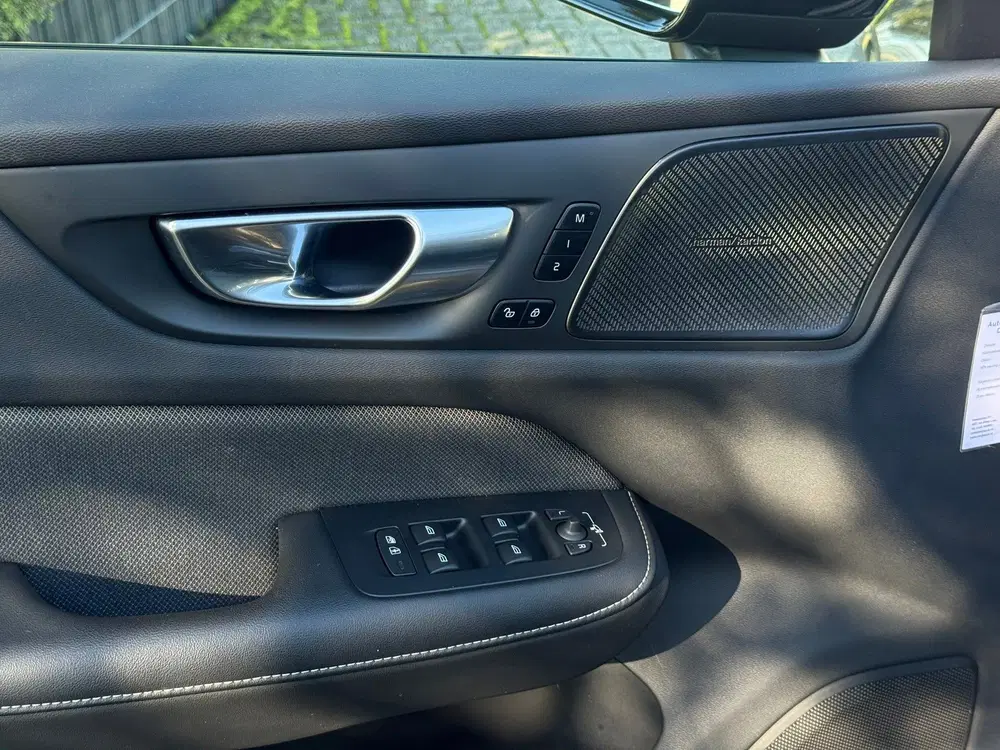 Volvo S60 2.0 B4 Plus Dark uit 2024, foto 15