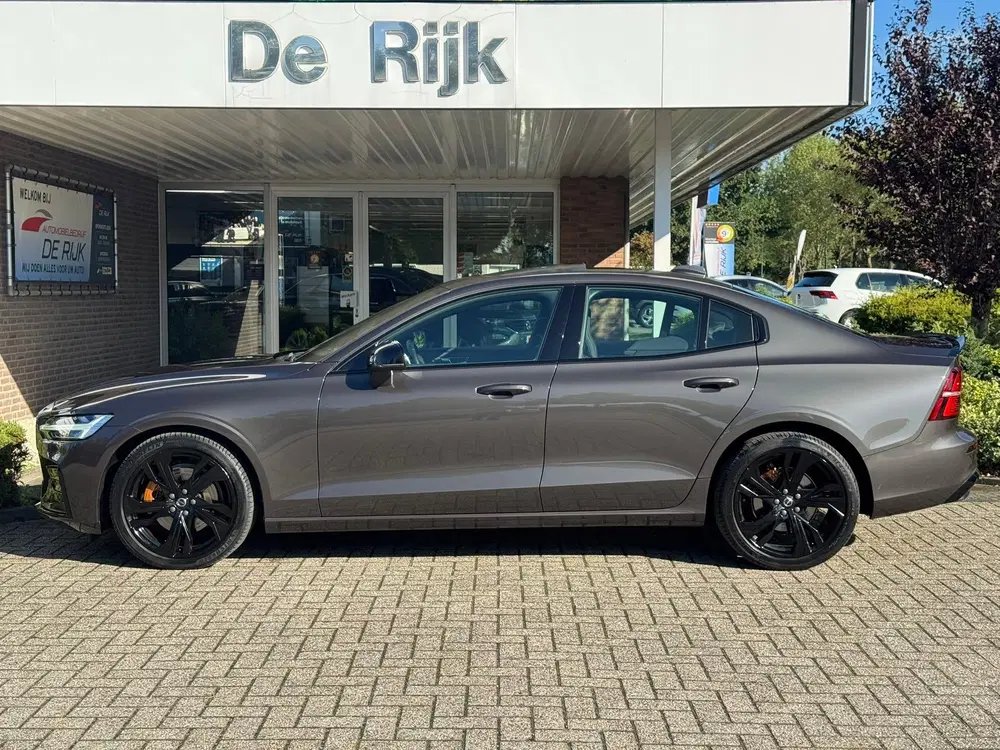 Volvo S60 2.0 B4 Plus Dark uit 2024, foto 2