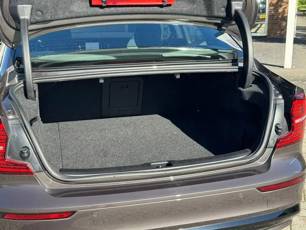 Volvo S60 2.0 B4 Plus Dark uit 2024, foto 6