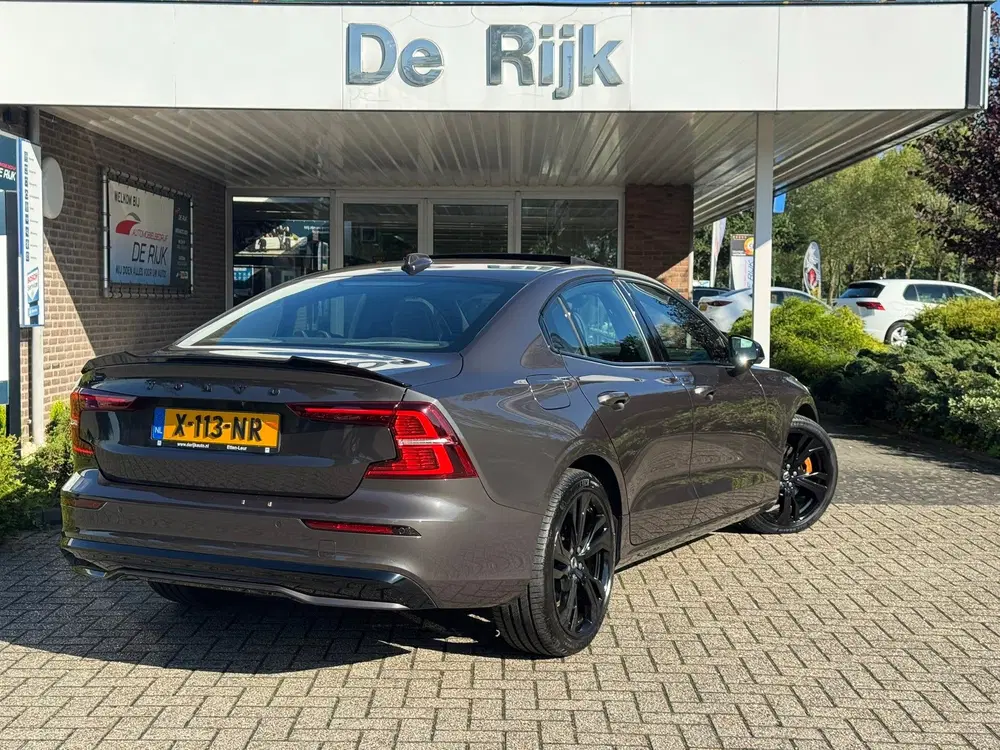 Volvo S60 2.0 B4 Plus Dark uit 2024, foto 7