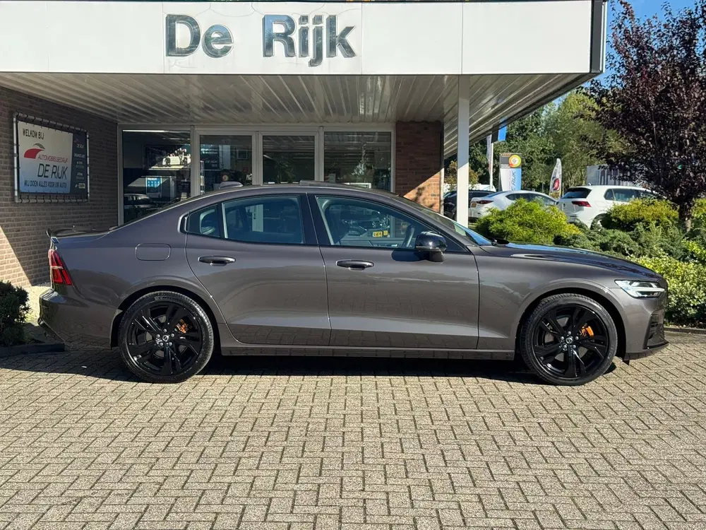Volvo S60 2.0 B4 Plus Dark uit 2024, foto 8
