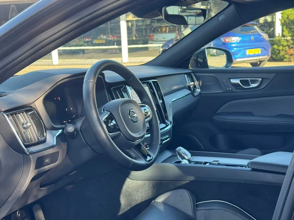 Volvo S60 2.0 B4 Plus Dark uit 2024, foto 9