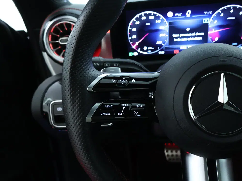 Mercedes-Benz CLA CLA-Klasse Shooting Brake 180 AMG Line uit 2024, foto 12