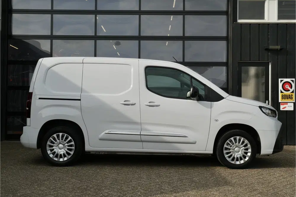 Toyota Proace City 1.5 D-4D L1 Challenger+ uit 2024, foto 2