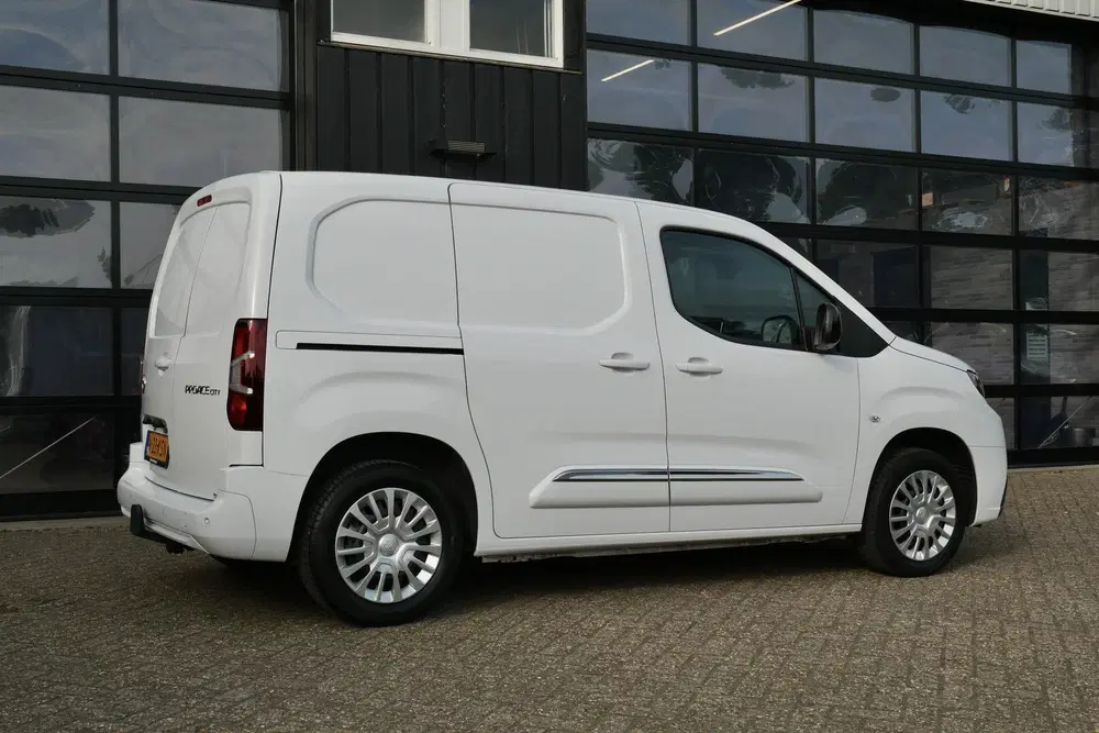 Toyota Proace City 1.5 D-4D L1 Challenger+ uit 2024, foto 3