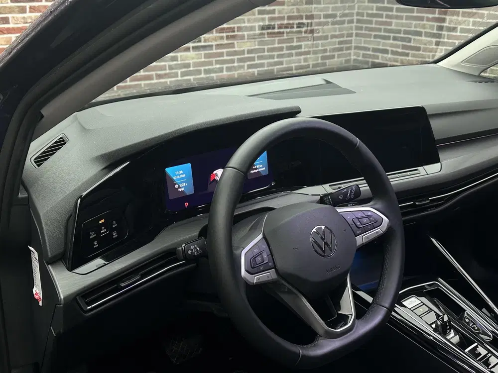 Volkswagen Golf 1.4 eHybrid Style Panoramadak Virtual Mass uit 2023, foto 3