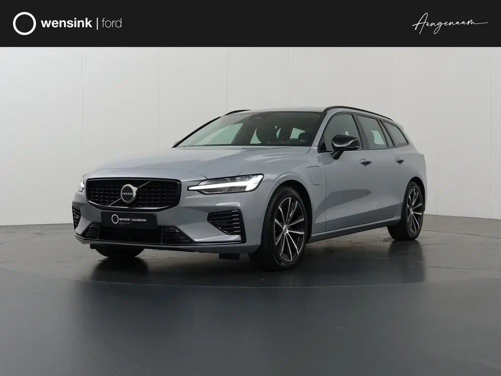 Volvo V60 2.0 T8 Plug-in hybrid AWD Plus Dark uit 2024