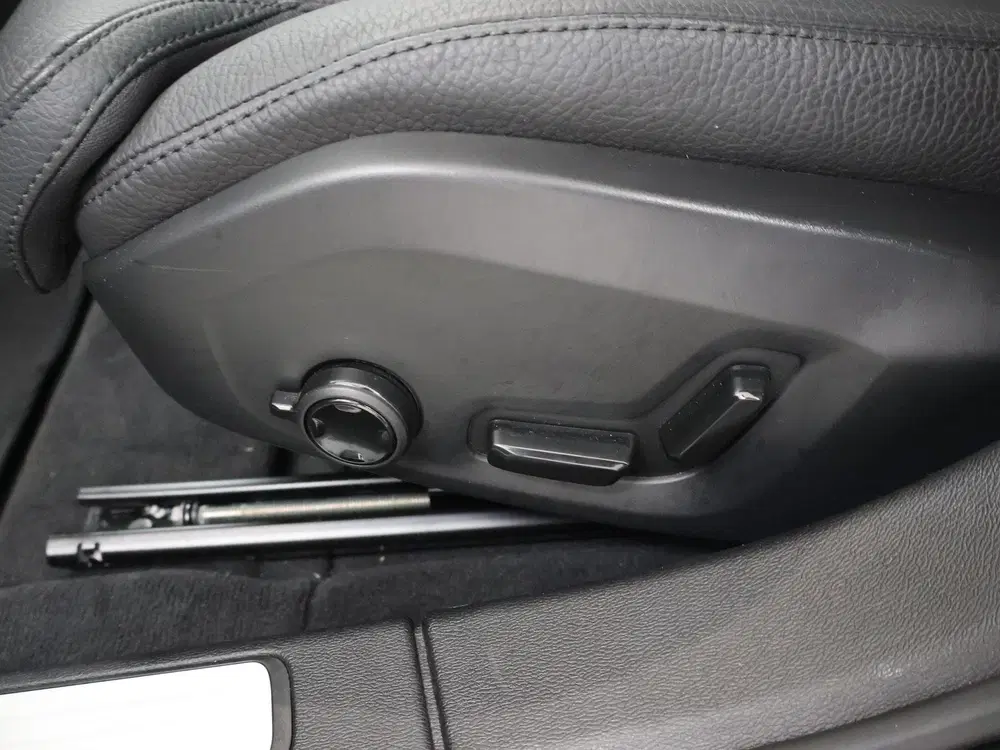 Volvo V60 2.0 T8 Plug-in hybrid AWD Plus Dark uit 2024, foto 12