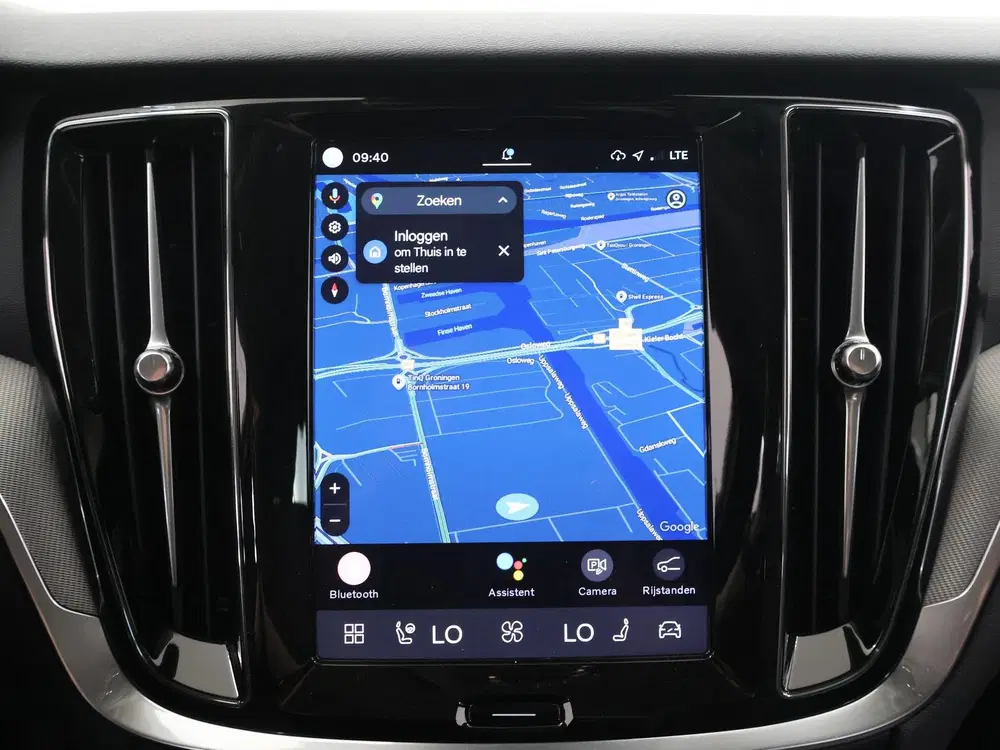 Volvo V60 2.0 T8 Plug-in hybrid AWD Plus Dark uit 2024, foto 14