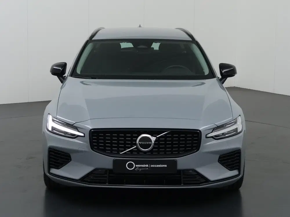 Volvo V60 2.0 T8 Plug-in hybrid AWD Plus Dark uit 2024, foto 3
