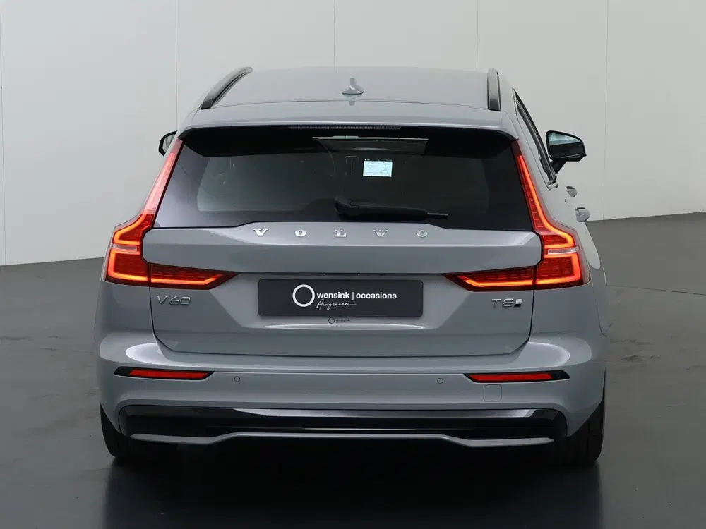 Volvo V60 2.0 T8 Plug-in hybrid AWD Plus Dark uit 2024, foto 4