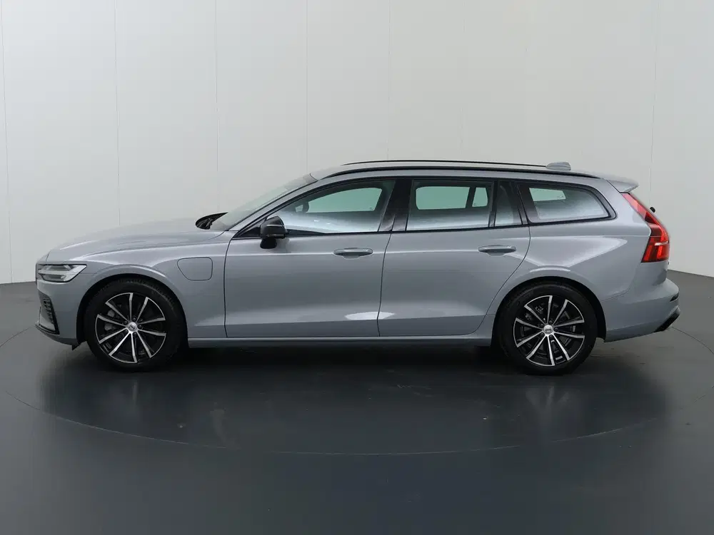 Volvo V60 2.0 T8 Plug-in hybrid AWD Plus Dark uit 2024, foto 5
