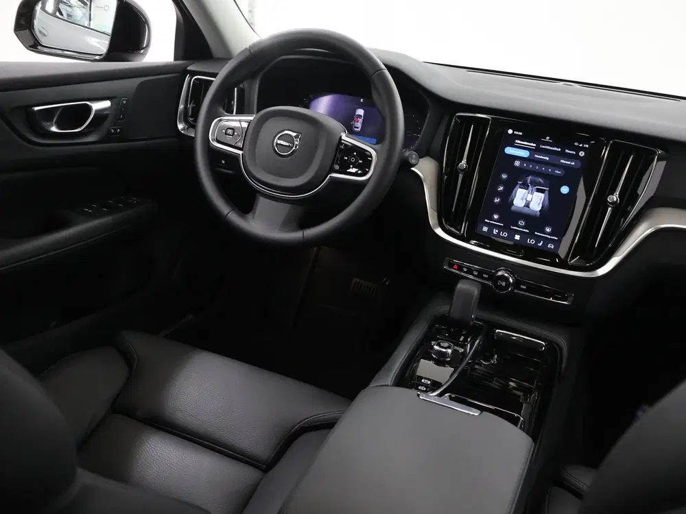 Volvo V60 2.0 T8 Plug-in hybrid AWD Plus Dark uit 2024, foto 9