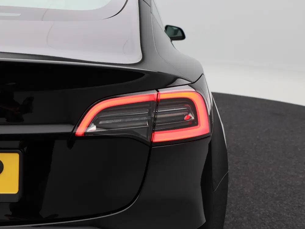 Tesla Model 3 Standard RWD Plus 60 kWh 238 Pk uit 2023, foto 13