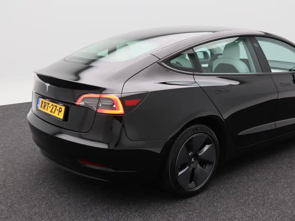 Tesla Model 3 Standard RWD Plus 60 kWh 238 Pk uit 2023, foto 14