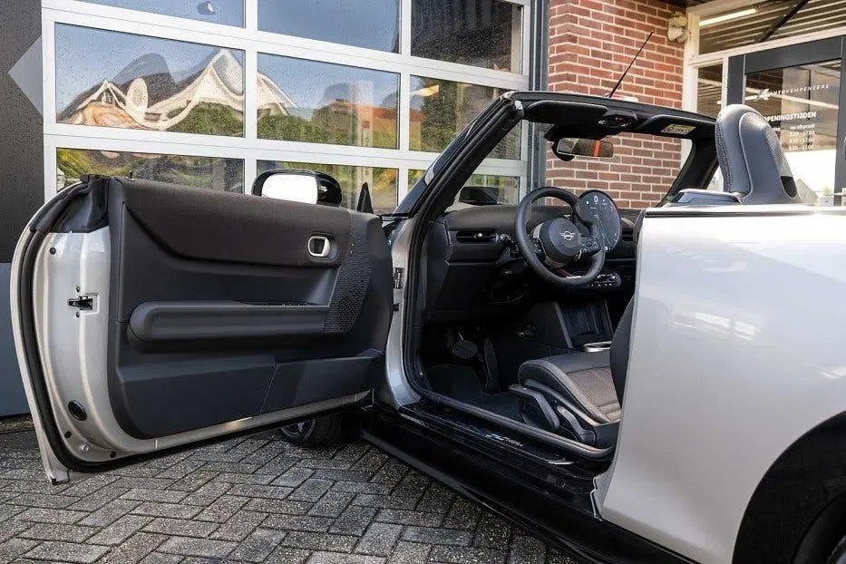 Mini John Cooper Works Cooper S Cabrio JCW uit 2025, foto 3
