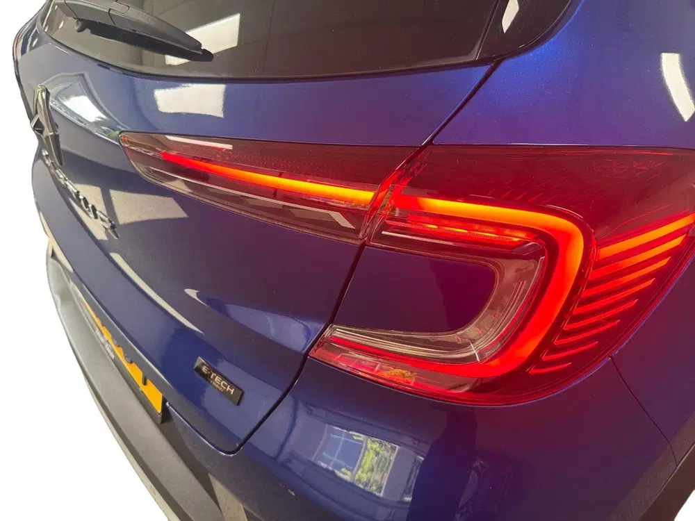 Renault Captur 1.6 E-Tech Hybrid 145 Intens Camera uit 2023, foto 15