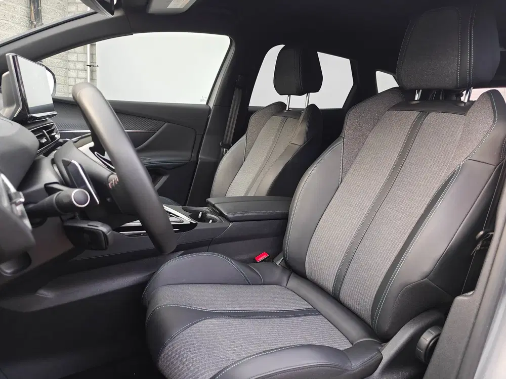 Peugeot 3008 1.6 Plug-In Hybride uit 2024, foto 3