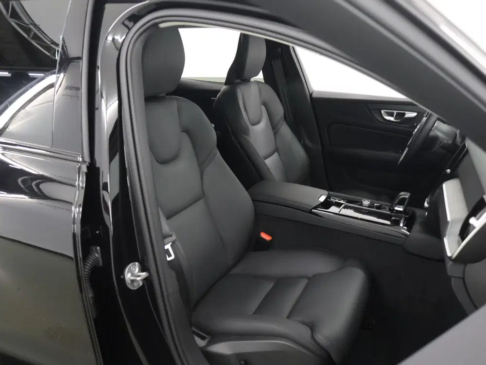 Volvo V60 2.0 T8 Plug-in hybrid AWD Ultra Dark uit 2024, foto 11