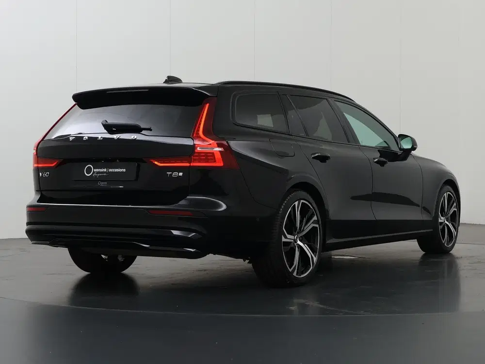 Volvo V60 2.0 T8 Plug-in hybrid AWD Ultra Dark uit 2024, foto 2