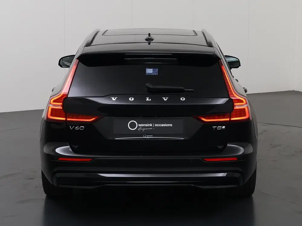 Volvo V60 2.0 T8 Plug-in hybrid AWD Ultra Dark uit 2024, foto 4