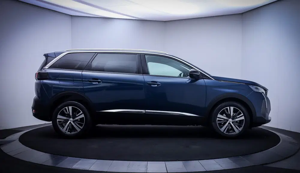 Peugeot 5008 1.2T Aut. 7p ALLURE Pack FULL LED uit 2023, foto 4