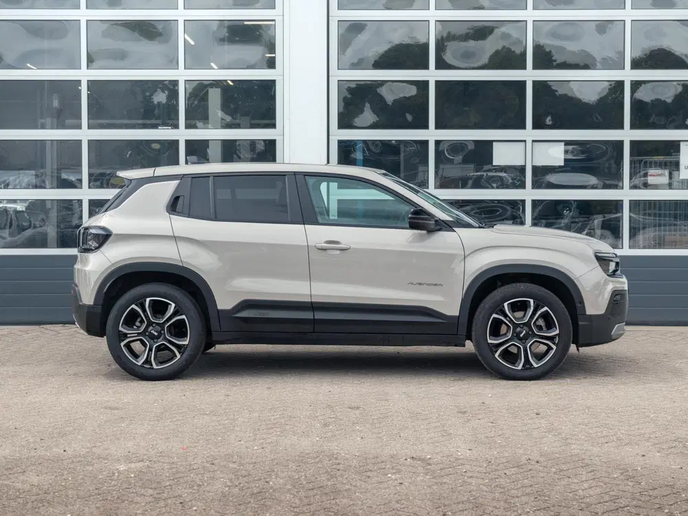 Jeep Avenger 1.2 e-Hybrid Summit uit 2025, foto 4