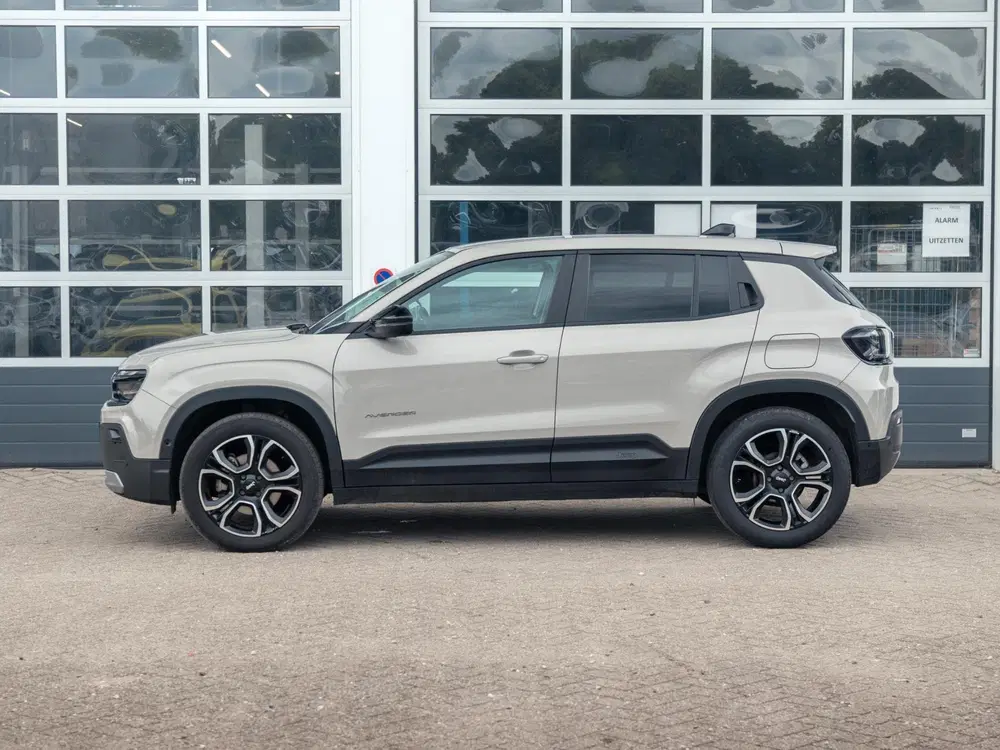 Jeep Avenger 1.2 e-Hybrid Summit uit 2025, foto 8